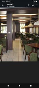 Restorāns vai citas vietas, kur ieturēt maltīti, naktsmītnē Pension Rippchen-Schmiede./Restaurant und Cafe