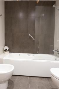 Kylpyhuone majoituspaikassa Unamuno by Bilbao Living