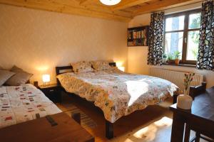 A bed or beds in a room at Chata u Gregora v Slovenskom raji