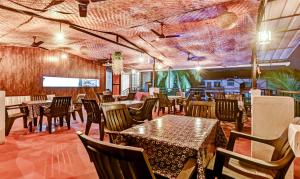 a restaurant with tables and chairs in a room at Itsy By Treebo - Samara Holiday Homes in Calangute
