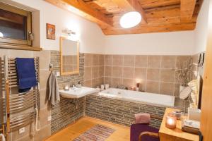 A bathroom at Chata u Gregora v Slovenskom raji