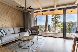 Гостиная зона в Rezydencja Boutique SKI - 200m do Term Bania Odkryj Białkę