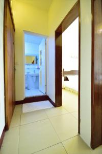 台东采羚休闲渡假民宿的客房内设有带卫生间和盥洗盆的浴室 更多53张照片