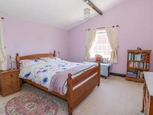 Llit o llits en una habitació de Megs Cottage