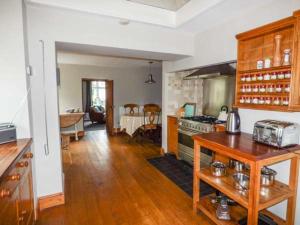 Η κουζίνα ή μικρή κουζίνα στο Corner Cottage +7 φωτογραφίες