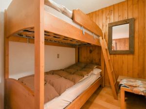 Ένα ή περισσότερα κρεβάτια σε δωμάτιο στο Apartment Fienili di Brenta 21 by Interhome