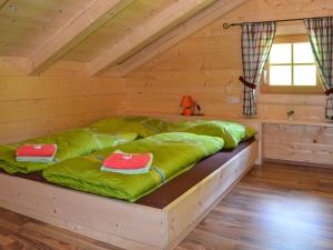 Postel nebo postele na pokoji v ubytování Chalet Waltl by Interhome