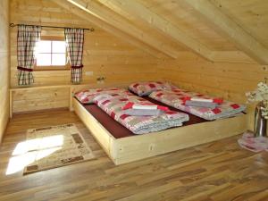 Tempat tidur dalam kamar di Chalet WALTL - FUC160 by Interhome