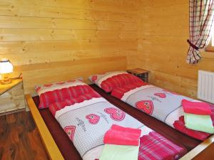 Tempat tidur dalam kamar di Chalet WALTL - FUC160 by Interhome