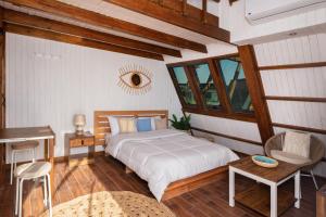 A bed or beds in a room at Matarma Beach Residence