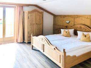 Кровать или кровати в номере Apartment Rosalie - FGZ181 by Interhome