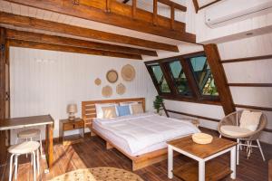A bed or beds in a room at Matarma Beach Residence