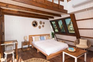 A seating area at Matarma Beach Residence