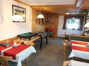 Stół bilardowy w obiekcie Apartment Walch-2 by Interhome
