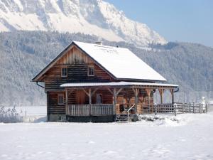 Chalet Steiners Blockhütte by Interhome v zime