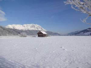 Chalet Steiners Blockhütte by Interhome v zime