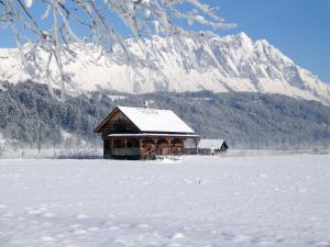 Chalet Steiners Blockhütte by Interhome v zime