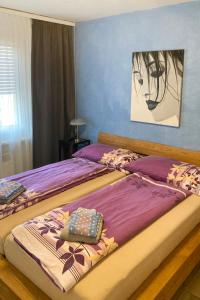 מיטה או מיטות בחדר ב-Apartment Collina Verde B by Interhome