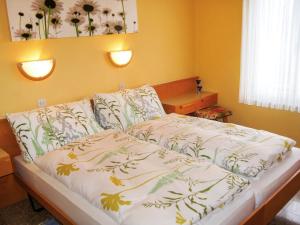 Ένα ή περισσότερα κρεβάτια σε δωμάτιο στο Holiday Home Carlo Cityview Lugano by Interhome