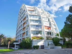 a white apartment building with a lot of windows at Apartment du Parc II-2 by Interhome in La Grande Motte