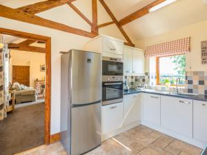 Kuchyň nebo kuchyňský kout v ubytování Parrs Meadow Cottage