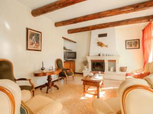 Μια τηλεόραση ή/και κέντρο ψυχαγωγίας στο Holiday Home de la Roque by Interhome +32 φωτογραφίες