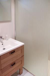 Koupelna v ubytování Holiday Home Cuzac - LMU400 by Interhome
