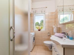 Kúpeľňa v ubytovaní Holiday Home Larisa by Interhome