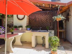 Patio nebo venkovní prostory v ubytování Apartment Nena-1 by Interhome