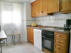 Kuchyň nebo kuchyňský kout v ubytování Apartment Urbaeuropa by Interhome