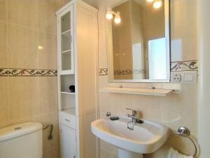 Kúpeľňa v ubytovaní Apartment Turia Playa by Interhome