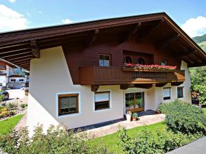 Budova, kde se apartmán nachází + 12 fotografií