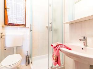 Kúpeľňa v ubytovaní Apartment Orhideja by Interhome
