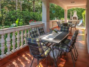 Ein Balkon oder eine Terrasse in der Unterkunft Apartment Mila-2 by Interhome