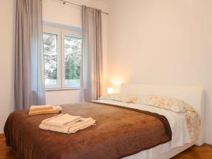 Ein Bett oder Betten in einem Zimmer der Unterkunft Apartment Mila-2 by Interhome