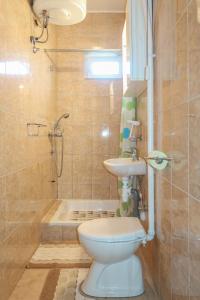Ein Badezimmer in der Unterkunft Apartment Mila-2 by Interhome