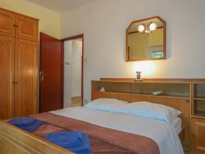 Ein Bett oder Betten in einem Zimmer der Unterkunft Apartment Mila-2 by Interhome