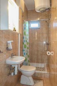 Ein Badezimmer in der Unterkunft Apartment Mila-2 by Interhome