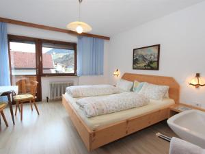 Posteľ alebo postele v izbe v ubytovaní Apartment Christl by Interhome