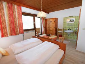 Ένα ή περισσότερα κρεβάτια σε δωμάτιο στο Apartment Christl by Interhome