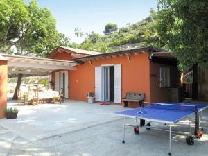 Stolný tenis v ubytovaní Holiday Home Villa Miró by Interhome alebo v jeho okolí