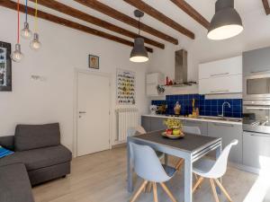 Kuchyňa alebo kuchynka v ubytovaní Holiday Home Villa Miró by Interhome