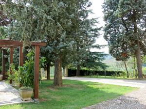 un arco in legno in un parco alberato di Holiday Home La Mondianese - AST310 by Interhome a Montemagno