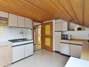 Kuchyň nebo kuchyňský kout v ubytování Apartment Demetz by Interhome
