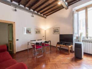 TV a/nebo společenská místnost v ubytování Apartment Piazza Navona Charming by Interhome
