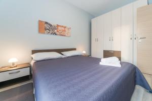 Postel nebo postele na pokoji v ubytování Apartments Maestral 70m from the beach - by TA Leut Agency