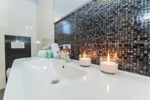 Koupelna v ubytování Apartments Maestral 70m from the beach - by TA Leut Agency + 38 fotografií