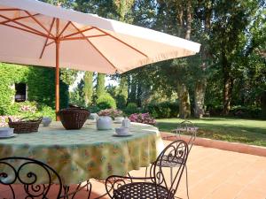 A garden outside Apartment Bardeggiano - Caterina 2 - COL245 by Interhome