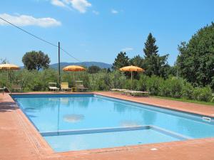 Bazén v ubytování Apartment Villa Monnalisa-3 by Interhome nebo v jeho okolí