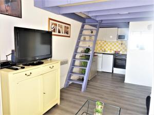 Η κουζίνα ή μικρή κουζίνα στο Apartment Les Capounades-2 by Interhome